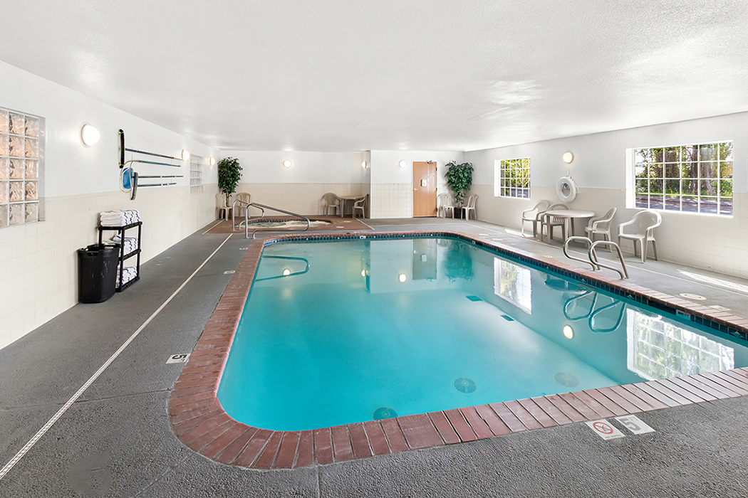 GuestHouse Kelso Longview hotel pool gallery image